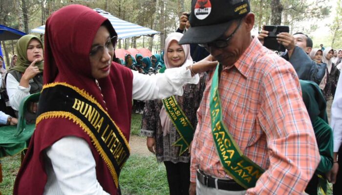 Warga Desa Tarumajaya Kab Bandung Jadi Duta Literasi