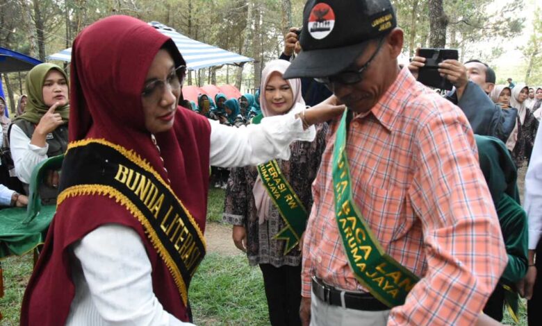 Warga Desa Tarumajaya Kab Bandung Jadi Duta Literasi