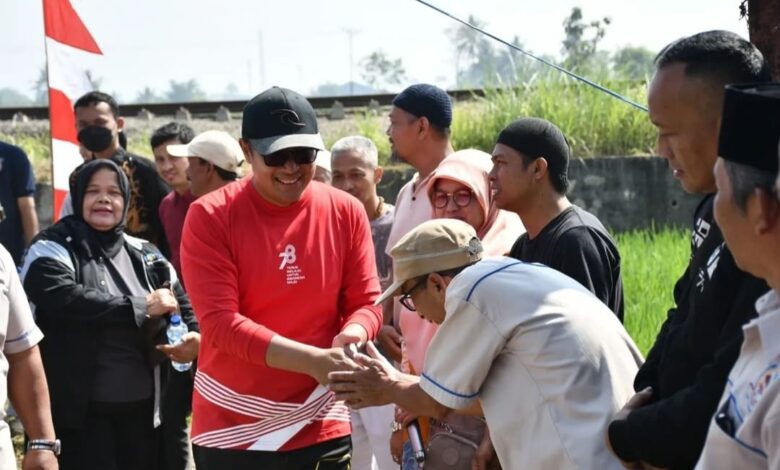 Achmad Fahmi Tinjau Pembangunan Saluran Air di Cibereum
