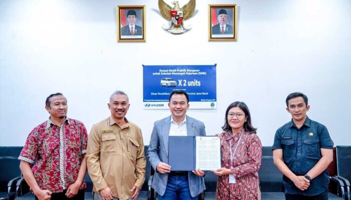 Disdik Jabar Terima 2 Mobil Stargazer dari CSR