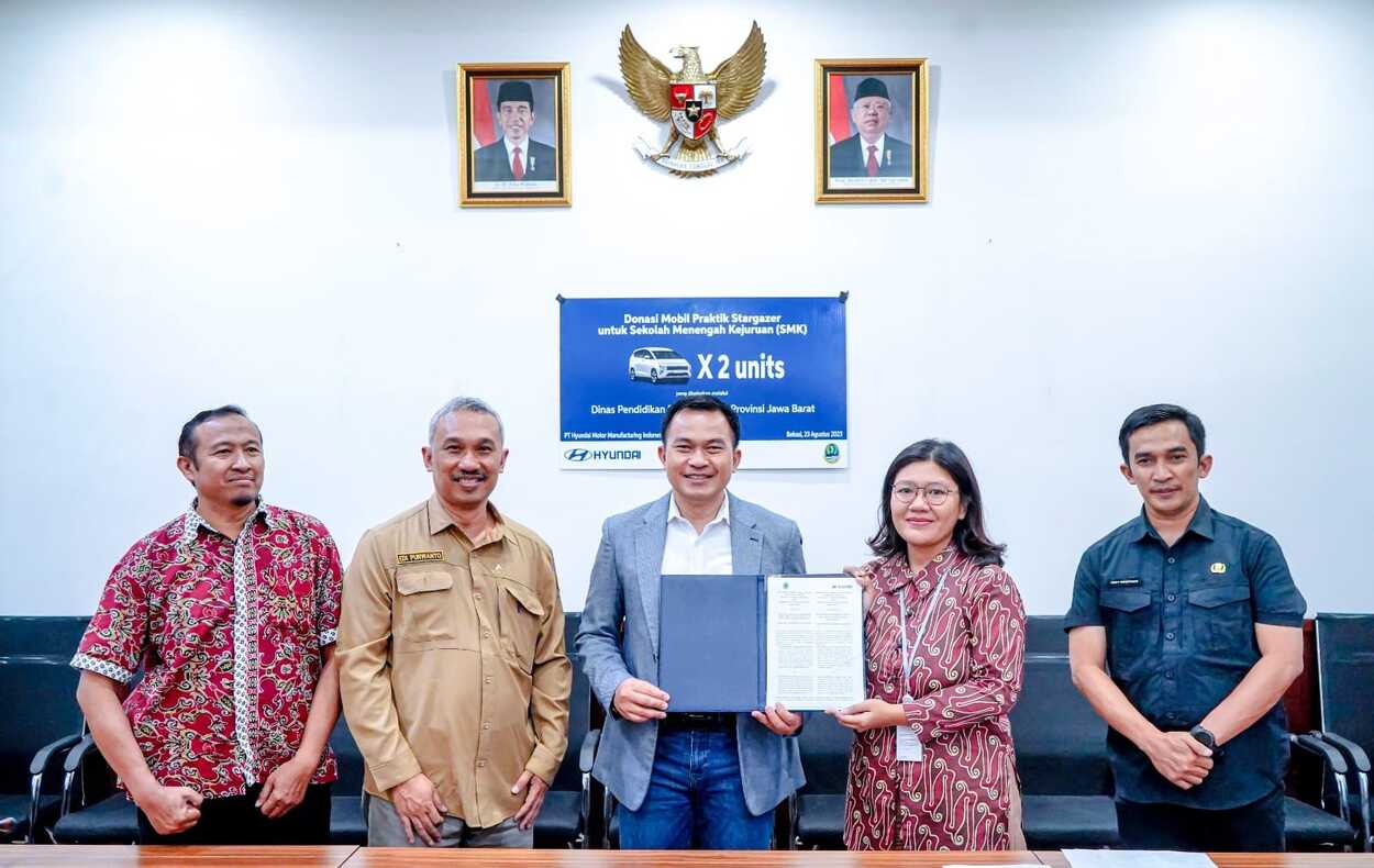 Disdik Jabar Terima 2 Mobil Stargazer dari CSR