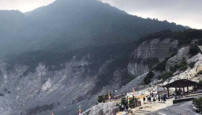 Mengupas Sedikit Kisah Gunung Tangkuban Perahu