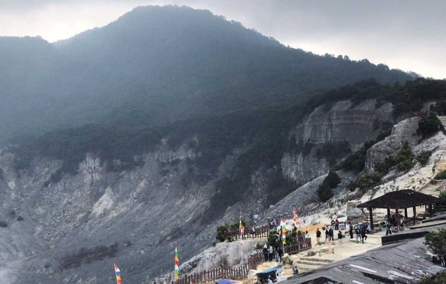 Mengupas Sedikit Kisah Gunung Tangkuban Perahu