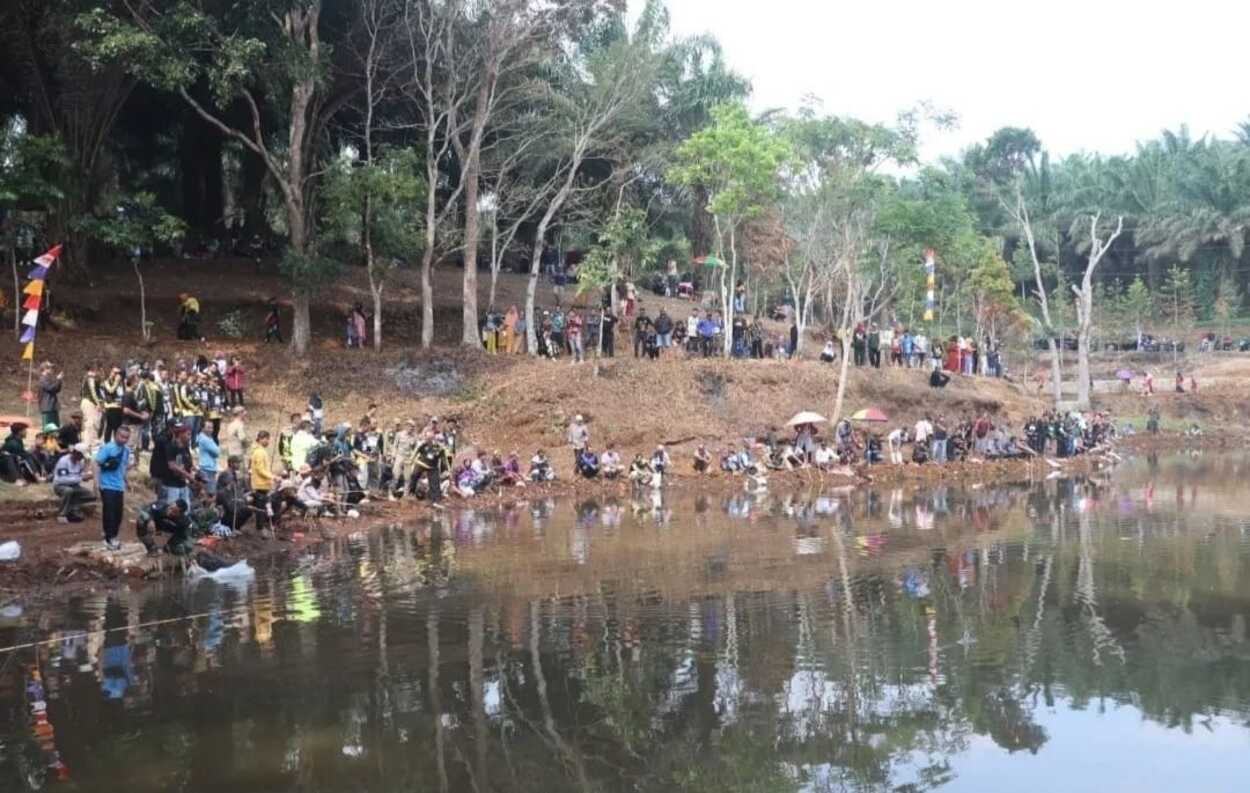 Nyukcruk Wisata Cikidang, Situ Cisuba Diserbu Warga Tamansari