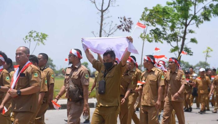 Pj Wali Kota Sukabumi Ikut Semarakkan Kirab Merah Putih