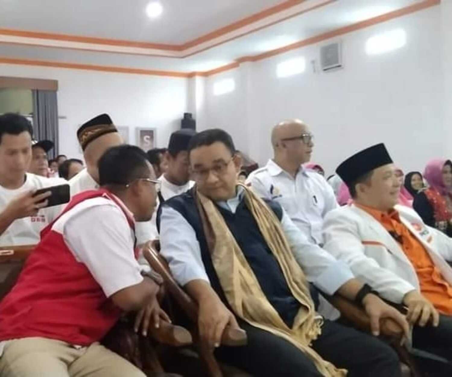 Ribuan Relawan Antar Anies Baswedan Daftar ke KPU