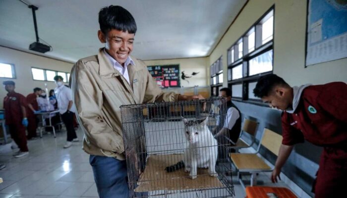 SMK Peternakan Negeri Lembang Kenalkan Sekolah