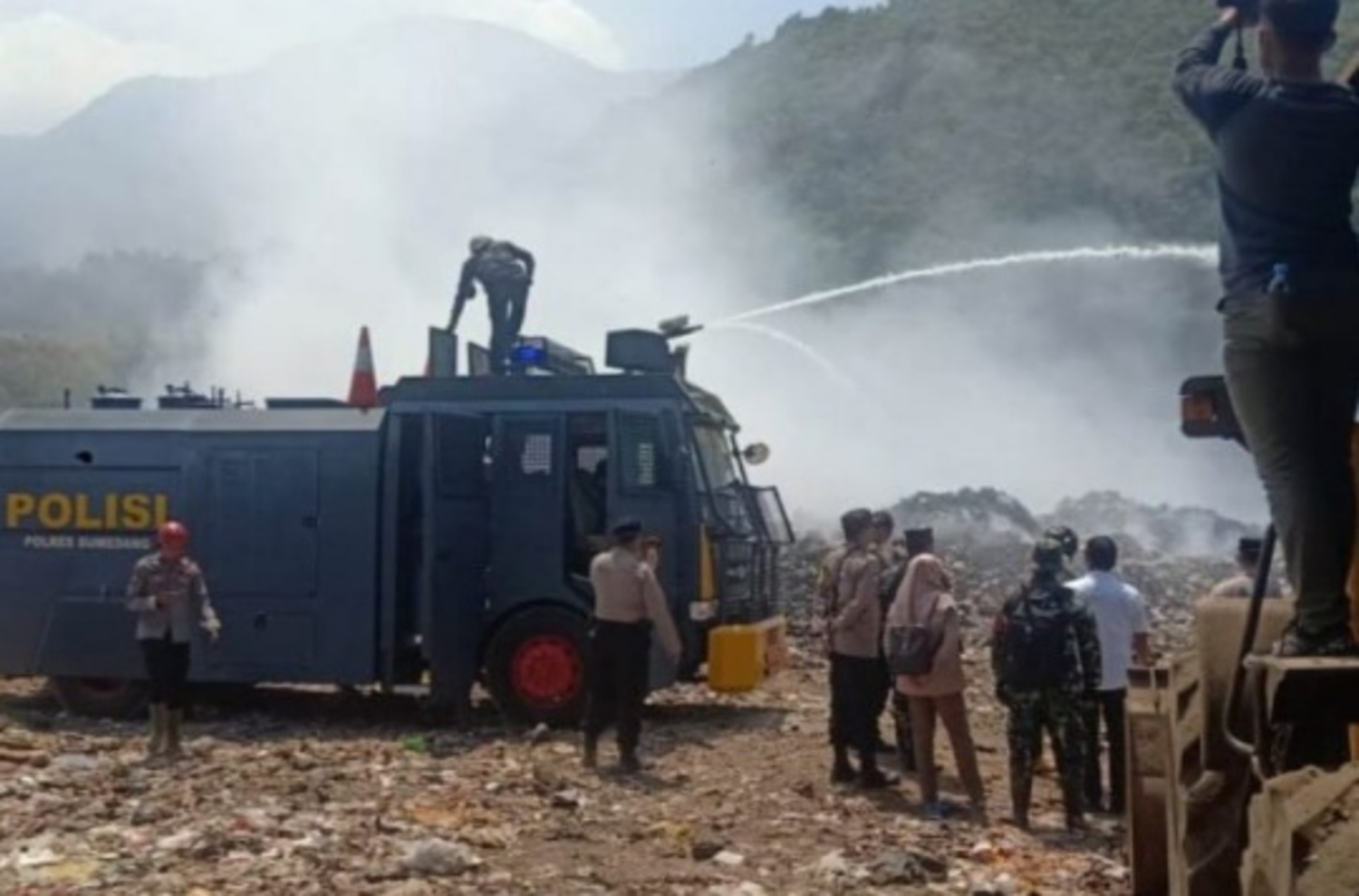 TPAS Cibeureum Sumedang dan Blok Gunung Karang Tampomas Terbakar