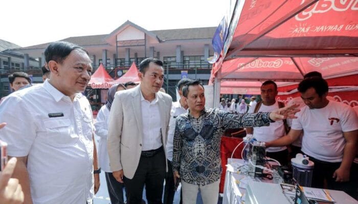 Wahyu Mijaya Pantau Job Fair SMKN 4 Bandung