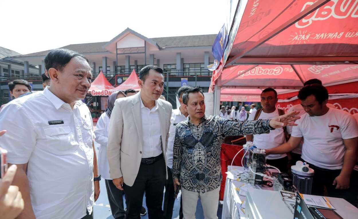 Wahyu Mijaya Pantau Job Fair SMKN 4 Bandung