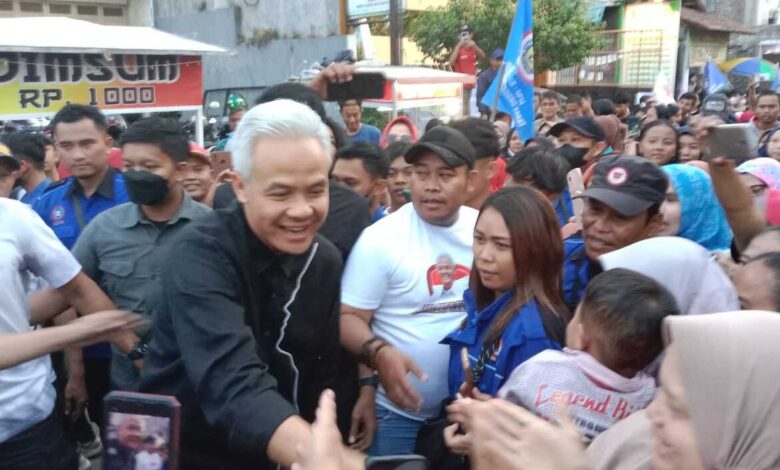 Warga Gadobangkong Bandung Barat Sambut Ganjar Pranowo