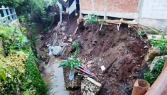 4 Pemancing di Kota Bandung Tertimpa Tembok Jebol