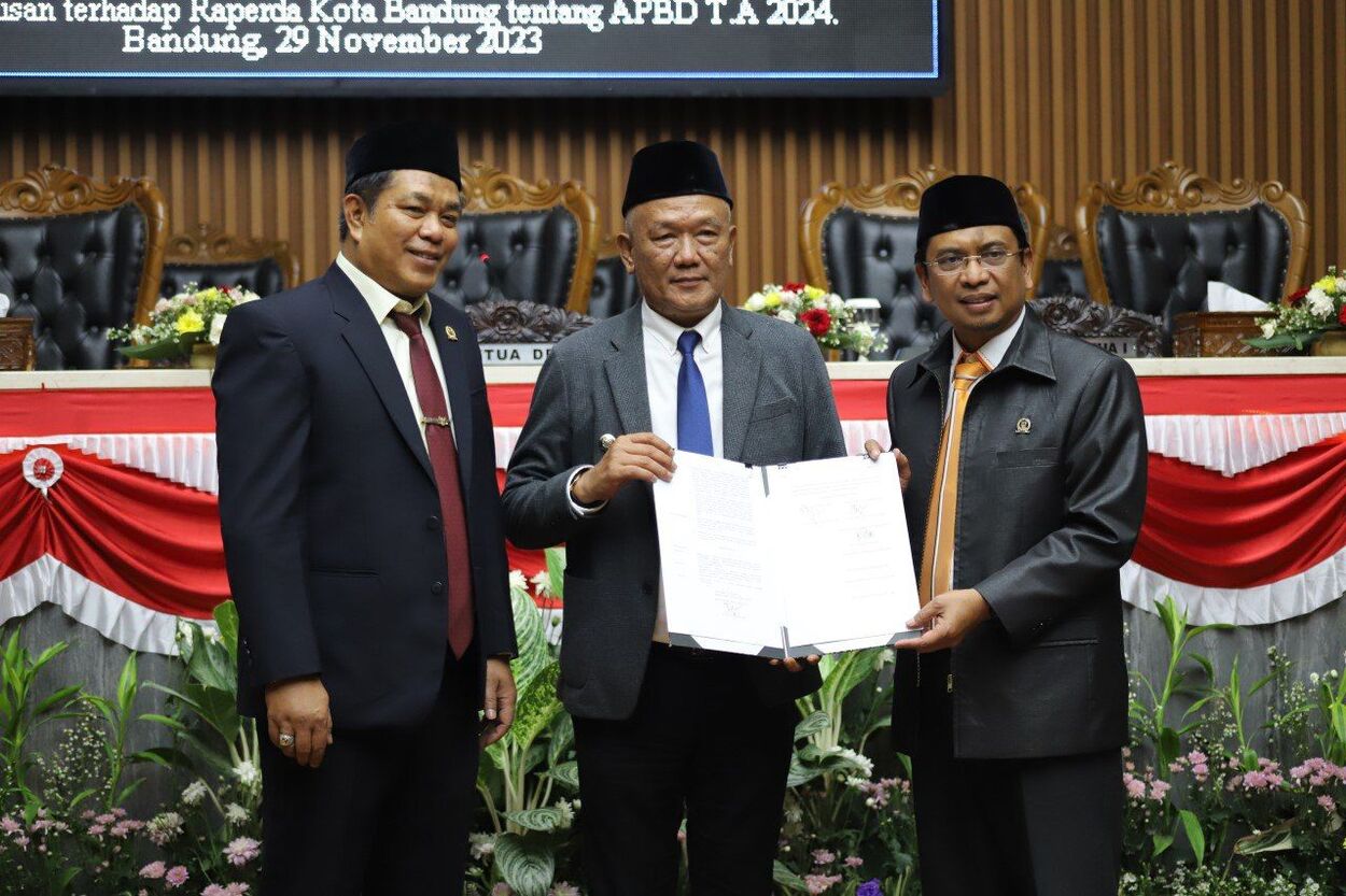 DPRD Kota Bandung Tetapakan Propemperda dan APBD 2024