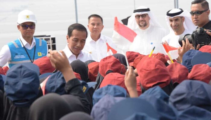 Joko Widodo Resmikan PLTS Terapung Cirata di Purwakarta