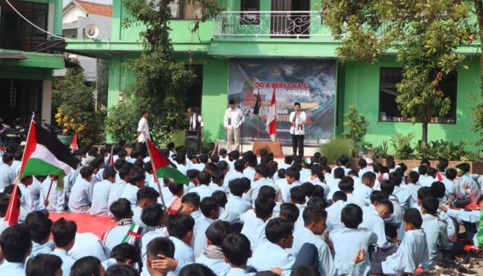 MTsN Kota Cimahi Aksi Solidaritas untuk Palestina