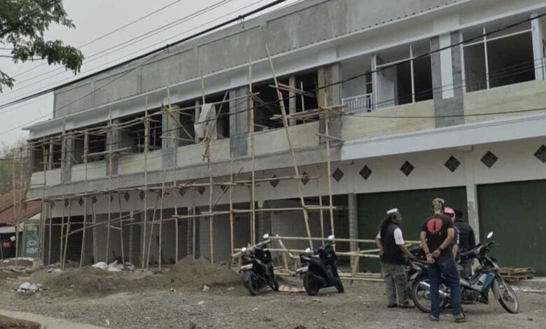 Pekerja Bangunan Terjatuh Akibat Tersengat Listrik