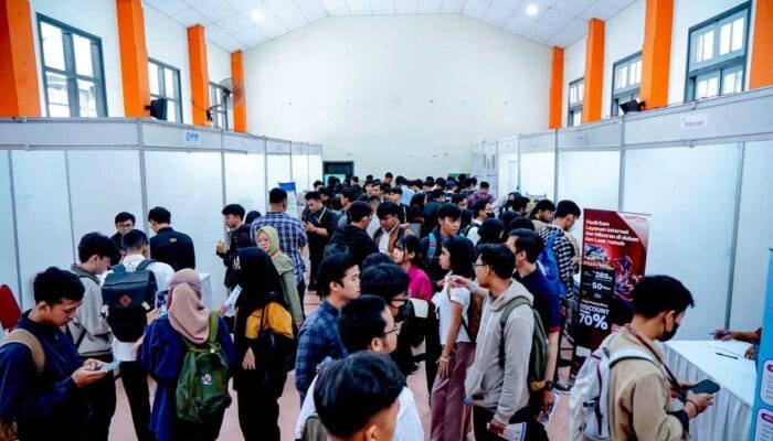 1.500 Orang Serbu Job Fair SMKN 2 Bandung