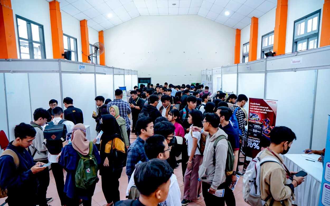 1.500 Orang Serbu Job Fair SMKN 2 Bandung