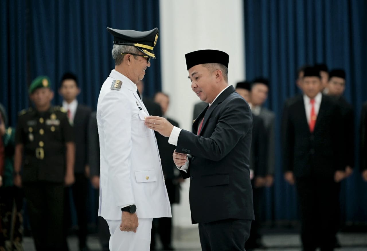 Bey Machmudin Lantik Agus Mulyadi Menjadi Pj Walikota Cirebon