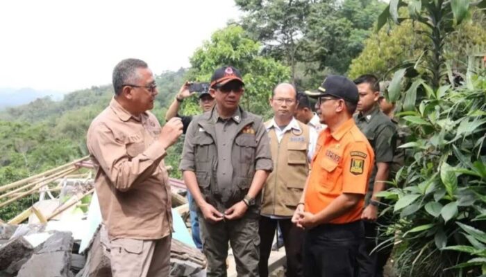 Iyos Somantri Tinjau Bencana Pergerakan Tanah di Bencoy