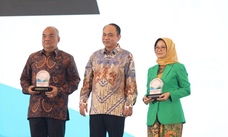 Jawa Barat Menerima Penghargaan Smart Province