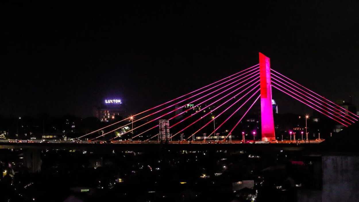 Jembatan Pasupati Kota Bandung Hadirkan Kembang Api Virtual