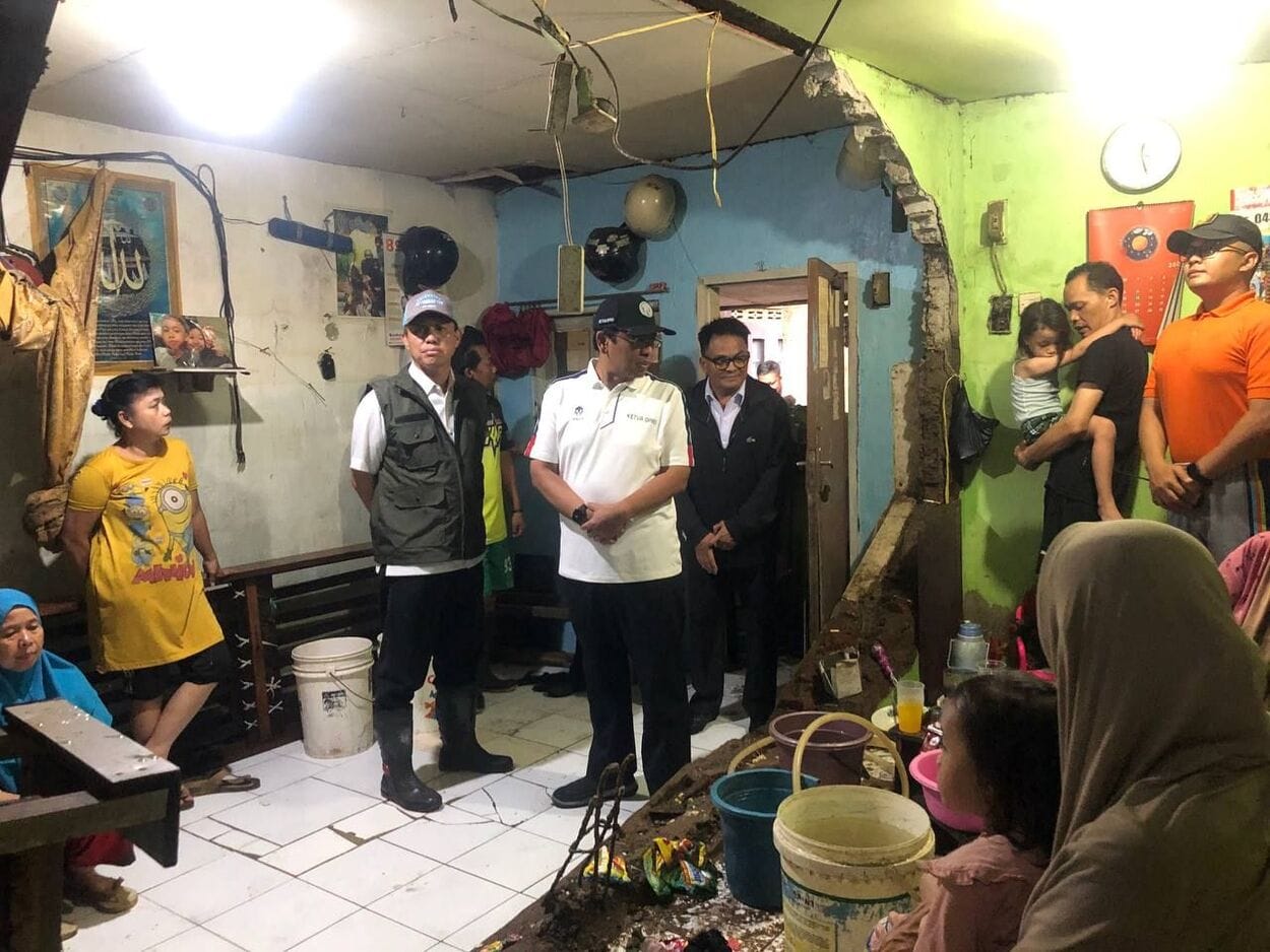 Ketua DPRD Kota Bandung Tinjau Korban Banjir di Cibadak