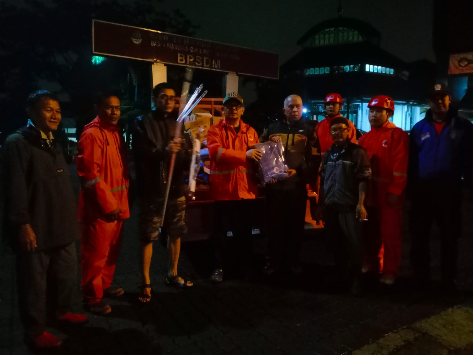 BPBD Kota Cimahi Lakukan Evakuasi Banjir Bandang