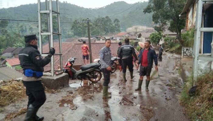 Banjir Lumpur Terjang 2 Desa di Kertasari Kab Bandung