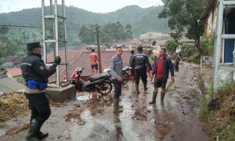 Banjir Lumpur Terjang 2 Desa di Kertasari Kab Bandung