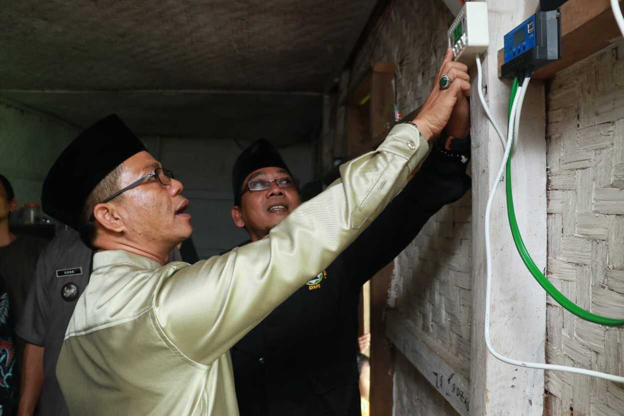 Bedas Caang Baranang Sinari 310 Rumah di Kab Bandung