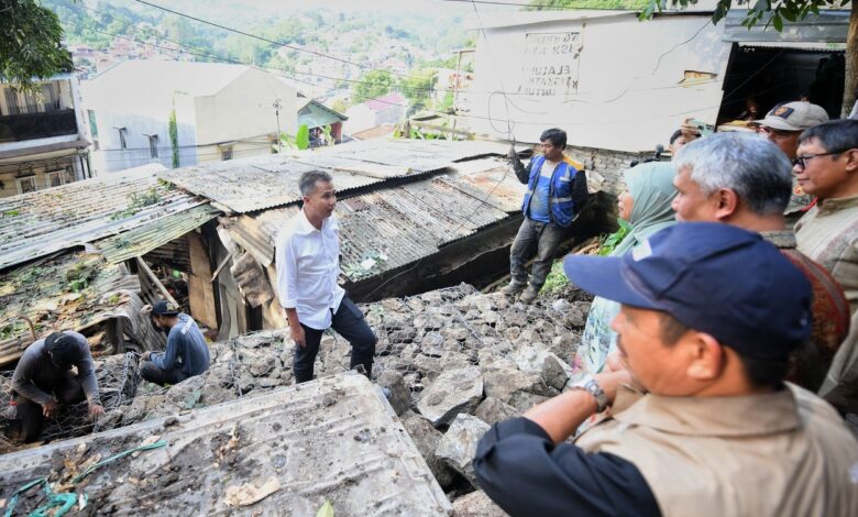 Bey Machmudin Tinjau Longsor Dago Bengkok