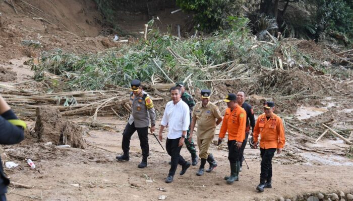 Bey Sampaikan Duka untuk Korban Longsor di Subang