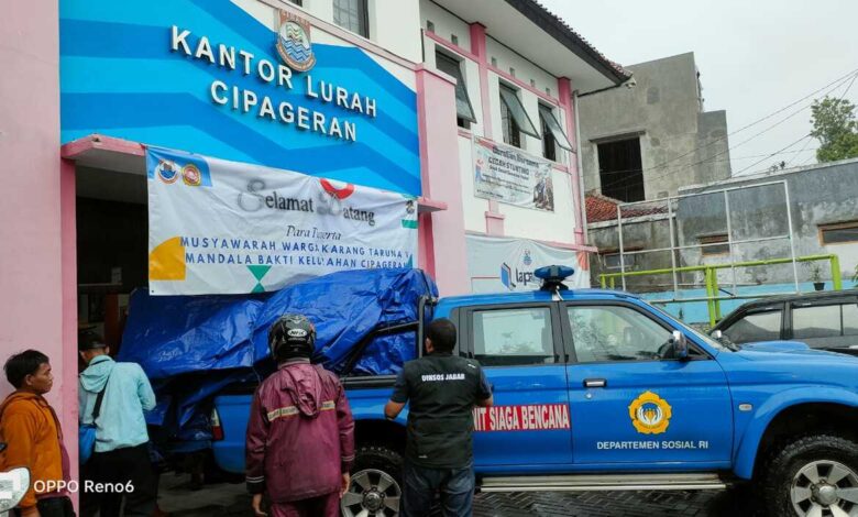 Dinsos Jabar Salurkan Bantuan untuk Banjir Kota Cimahi