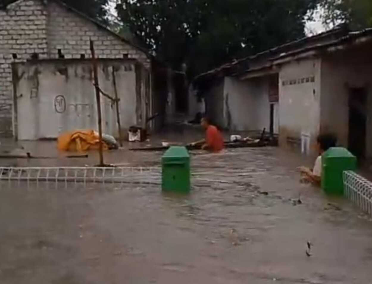 Kampung Babakanhurmat Cianjur Diterjang Banjir