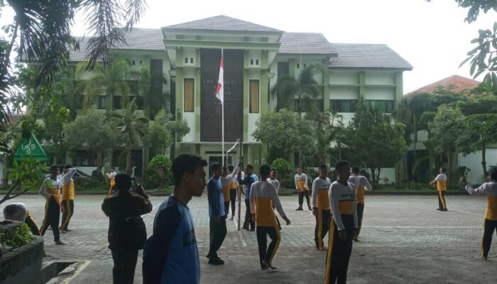 SMKN 3 Kota Madiun Bangga Pasarkan Produk Sendiri