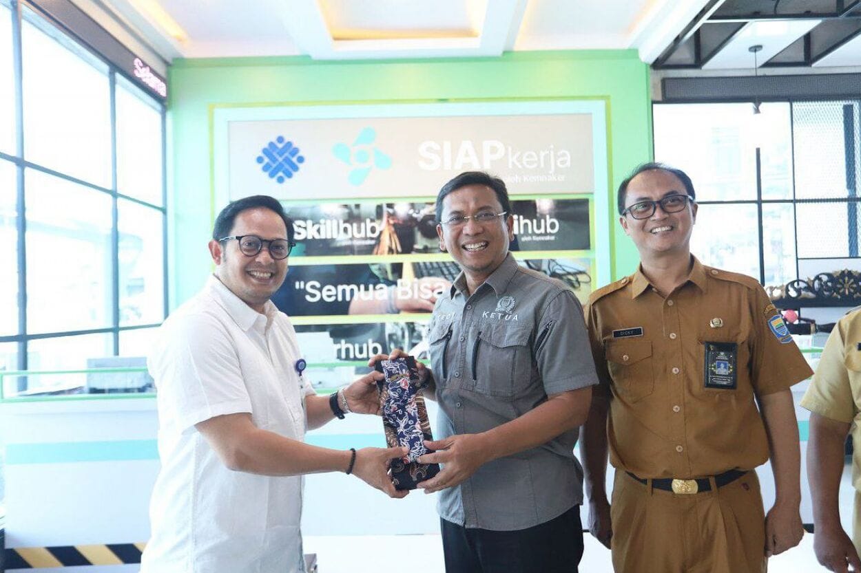 Tedy Rusmawan AJak BP2MI Kolaborasi dengan Disnaker