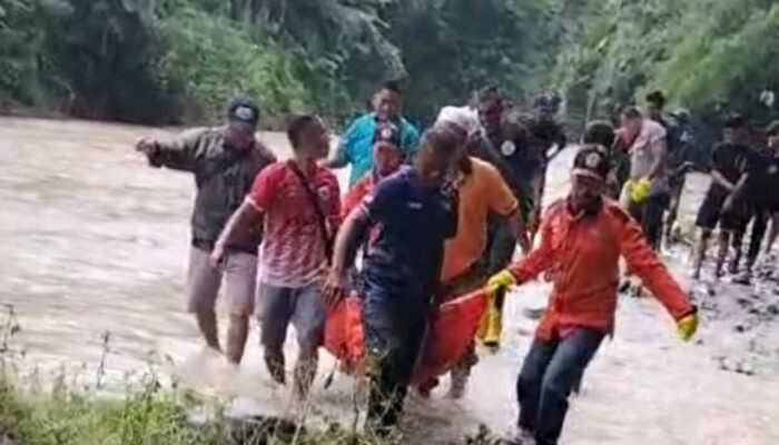 Teten Taupik Ngambang di Sungai Gegerkan Warga Cianjur