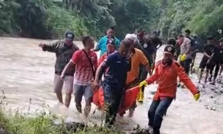 Teten Taupik Ngambang di Sungai Cihea Gegerkan Warga Cianjur