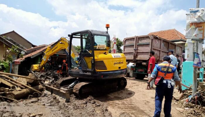 Tim Gabungan Kerja Bakti Pascabanjir di Kab Bandung