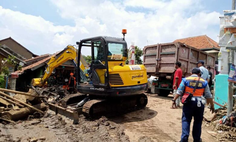 Tim Gabungan Kerja Bakti Pascabanjir di Kab Bandung