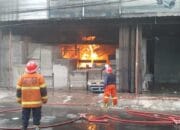 Toko Bahan Bangunan di Kabupaten Cianjur Kebakaran