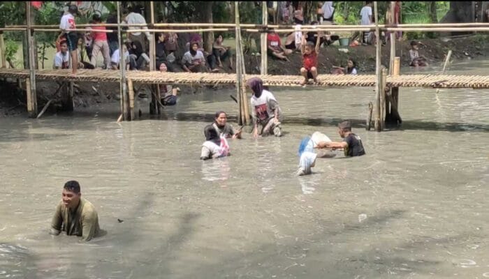 Abah Ruskawan Kampanye Terakhir dengan Ngubek Kolam