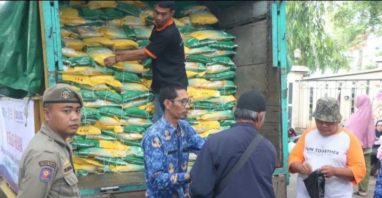 Bupati Sukabumi Pantau Operasi Pasar Murah Beras Bulog