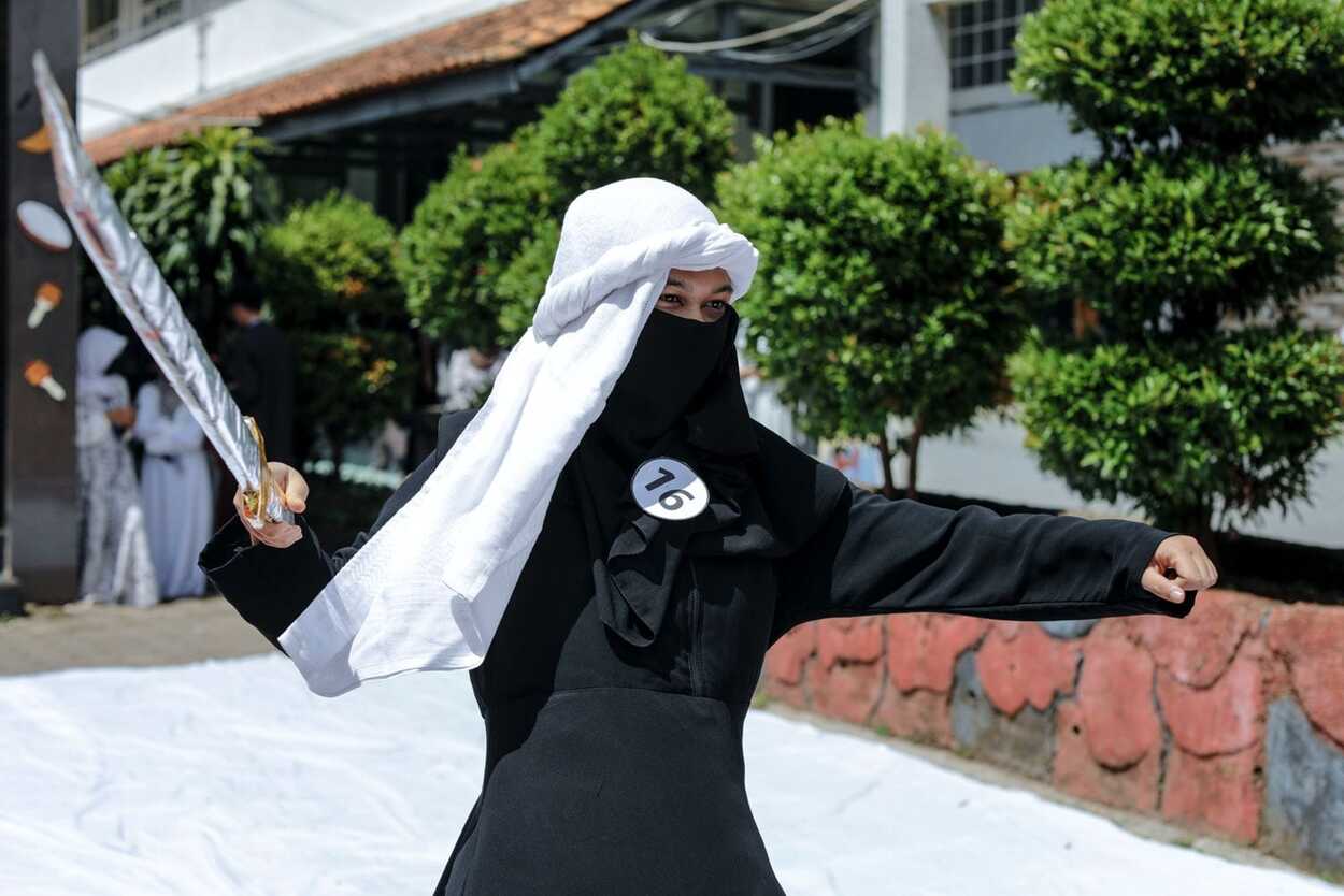 SMAN 26 Bandung Peringati Isra Mikraj 1445 H degan Cosplay