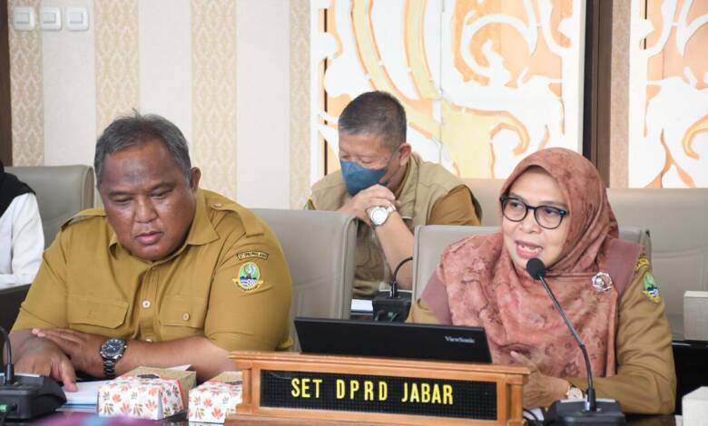 Sekretariat DPRD Jabar Terima Banmus DPRD Indramayu