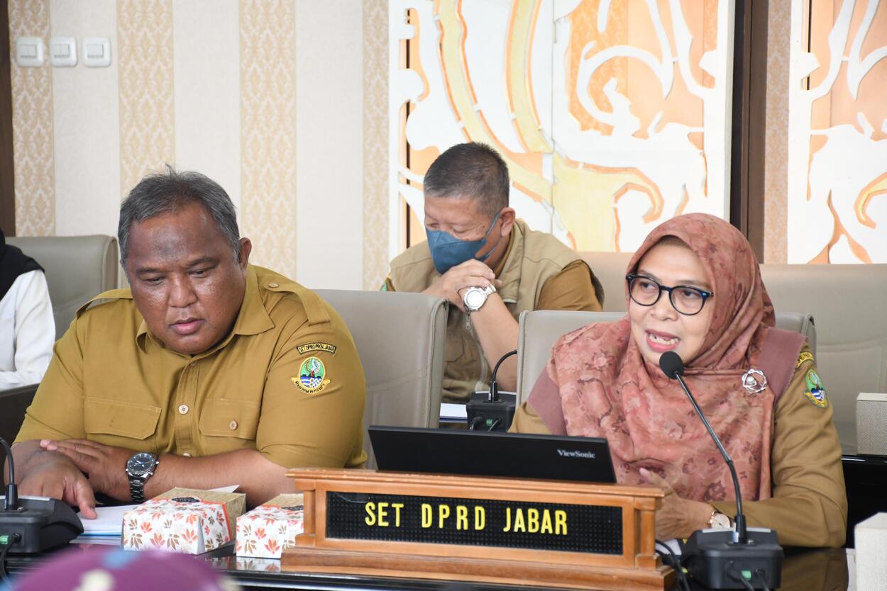 Sekretariat DPRD Jabar Terima Banmus DPRD Indramayu