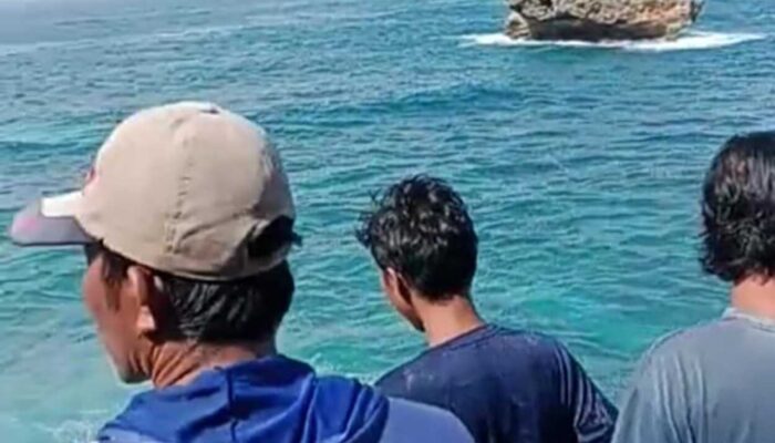 Seorang Bapak Tenggelam Saat Menolong Anaknya di Laut Srau