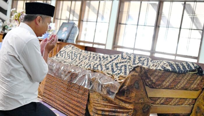 Bey Machmudin Belasungkawa Berpulangnya Solihin GP