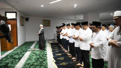 Bey Machmudin Tarawih Keliling di Masjid Al Mizan